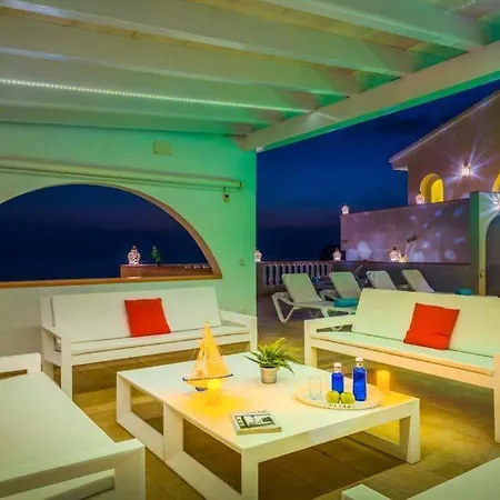 Cala En Porter Sleeps 10 Pool Air Con Wifi * Cala En Porter (Menorca)